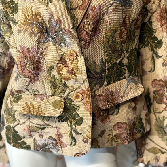 Vintage Liz Claiborne Cream and Green Floral Blazer - Picture 4 of 11